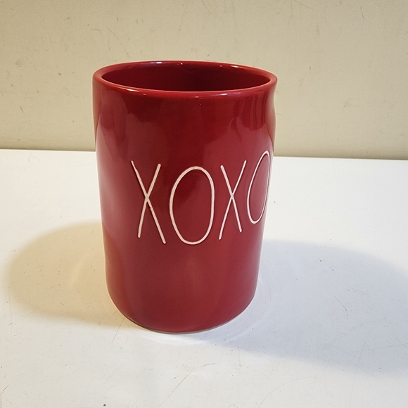 Rae Dunn By Magenta Red XOXO Ceramic Mug - Picture 4 of 7